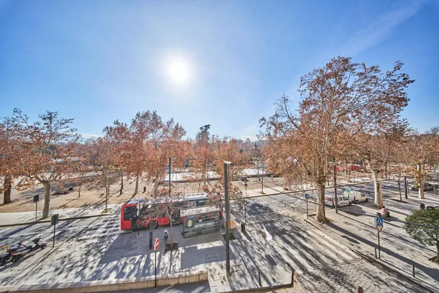 Residencia exclusiva en Paseo del Salón con vistas despejada - foto 2