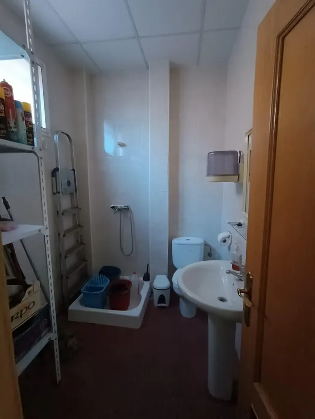 VENTA LOCAL COMERCIAL EQUIPADO DE NEGOCIO DE HOSTELERÍA — 13