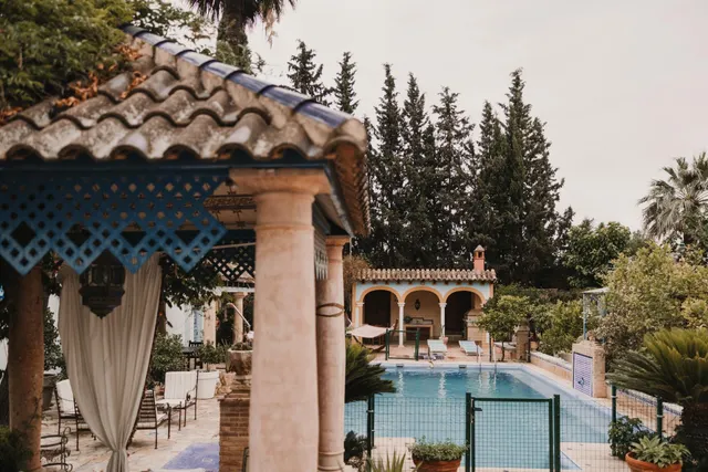 Ponemos a la venta este precioso y peculiar chalet con piscina privada. — 4