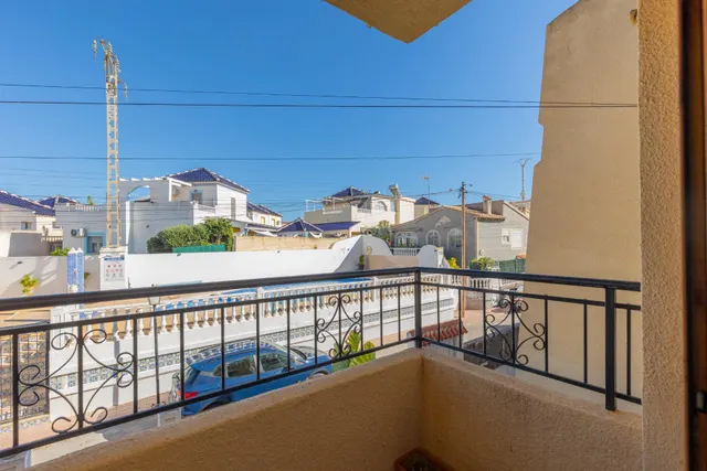 Dúplex reformado en Los Balcones: sol, comodidad y ubicación estratégica — 31