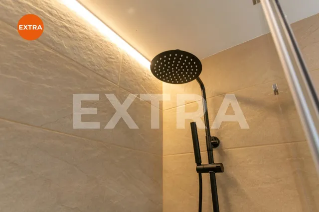 Amplio apartamento a estrenar, funcional y versátil, con zona de despacho, en una cuidada urbanización con piscina y jardines. — 16