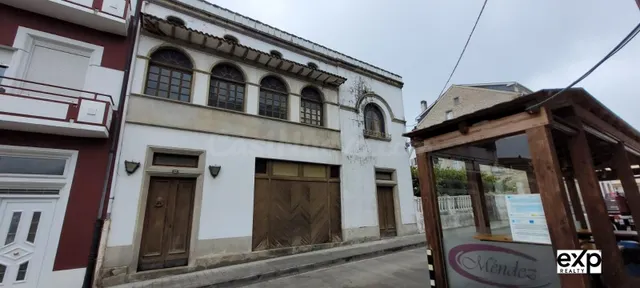 CASA URBANA DE ESTILO ARTDECO CON BAJO COMERCIAL - foto 3