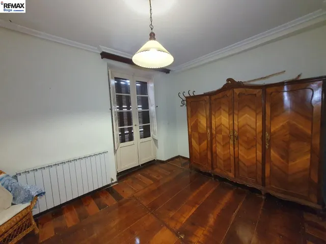 Amplia casa en sitio privilegiado. — 43