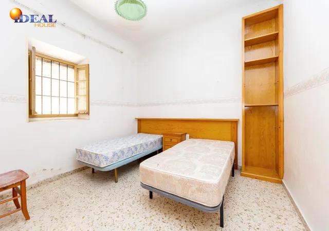 ¡CASA EN UNA SOLA PLANTA, CREA TU VIVIENDA IDEAL EN ALBOLOTE! Casa en una sola planta con patio, garaje y un gran potencial. — 13