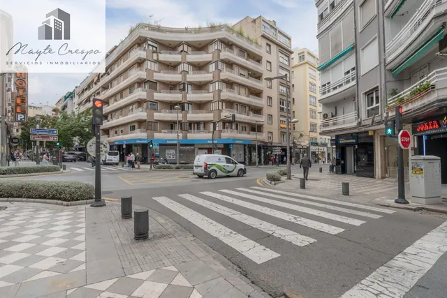 Piso de 87 m2 con 3 dormitorios en Pedro Antonio de Alarcón 27, junto a Recogidas — 44