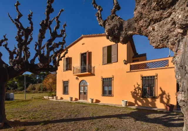 PRECIOSA CASA EN VENTA EN SANT ANDREU DE LLAVANERAS - foto 3