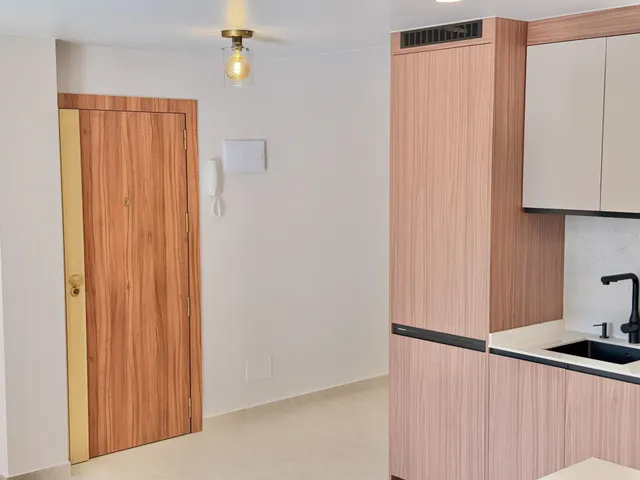 Piso reformado de 3 dormitorios y 2 baños a 200 metros del mar en el centro de Torrevieja — 20