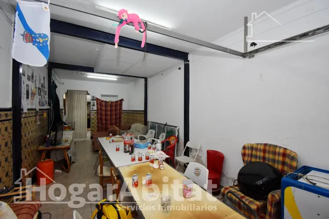 ¡OPORTUNIDAD DE INVERSIÓN! CASA CON BALCÓN Y PATIO EN EL CENTRO — 37
