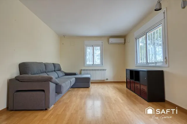 Casa con potencial ubicada en parcela 1000 m² Querol — 8
