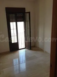 TU HOGAR EN FERNAN NUÑEZ, ESPECTACULAR PISO CON GARAJE Y TRA - foto 3