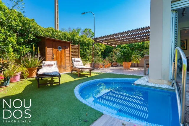 Adosado con 4 habitaciones y piscina en zona colegios - foto 2