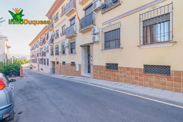 Piso en la Zubia con Plaza de aparcamiento y trastero. — 2