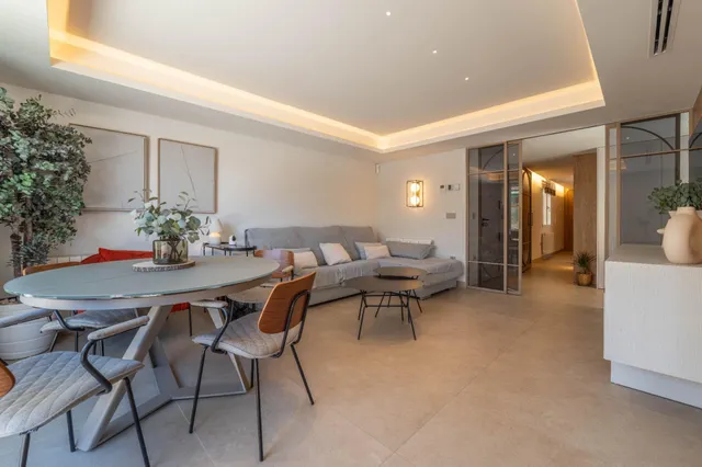 Impresionante Vivienda de Lujo con Diseño Moderno y Comodidades Exclusivas — 23