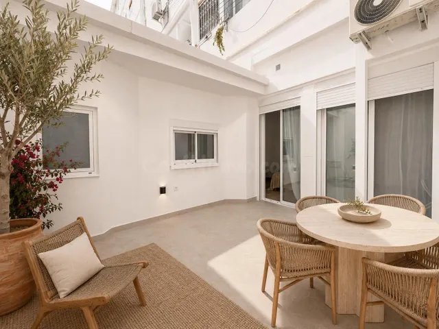 Ruzafa: Bajo reformado de diseño con terraza interior privad - foto 2