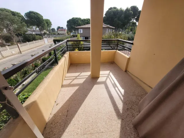 Impresionante Chalet con Amplio Terreno y Piscina en las Afueras de Zaragoza — 44