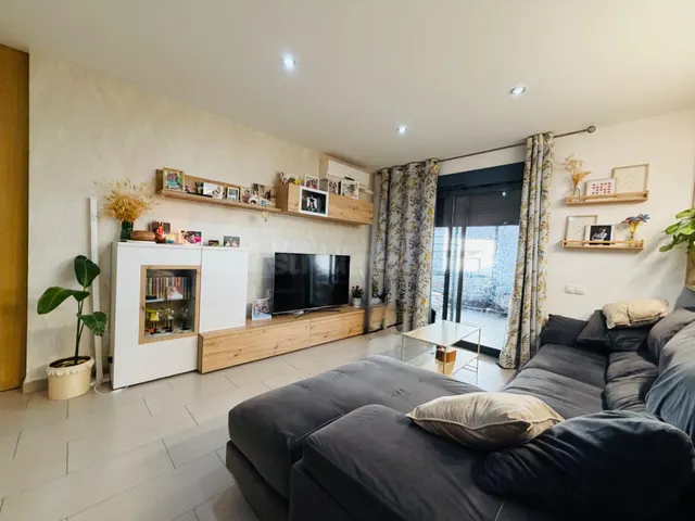 Acogedora Planta Baja en Elche Amplia Terraza y Parking — 3