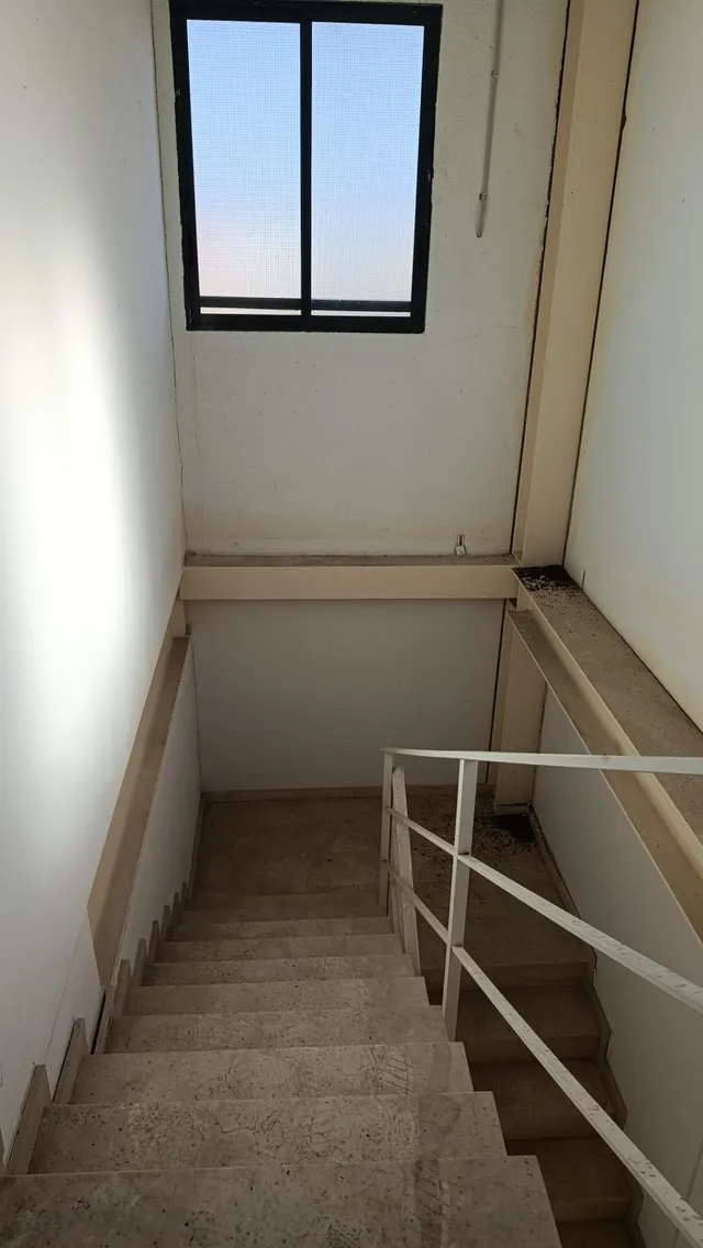 NAVE COMERCIAL — 23