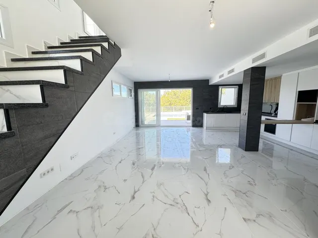 Villa 4 habitaciones 160m² en venta - Urbanización Perla del - foto 5