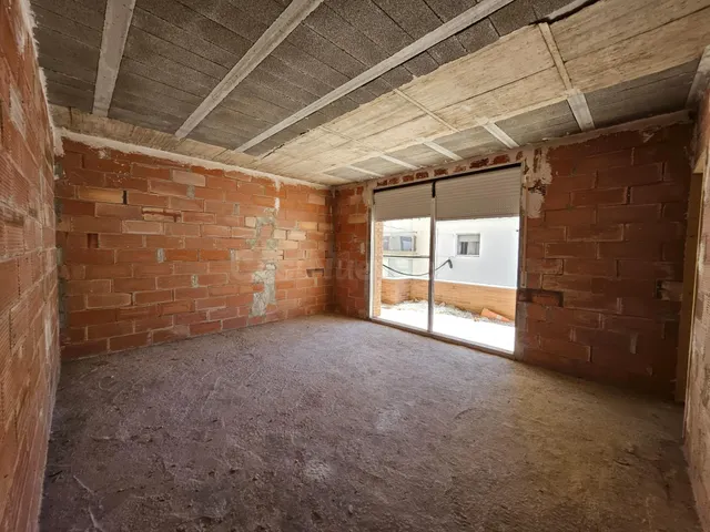 Edificio con pisos de obra nueva con muchas posibilidades - foto 4
