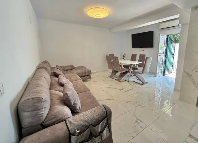 Oportunidad en Benalmádena Costa – 2 apartamentos reformados con gran terraza. — 2