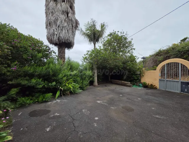 En venta precioso Chalet con Jardín soñado en La Orotava - foto 2