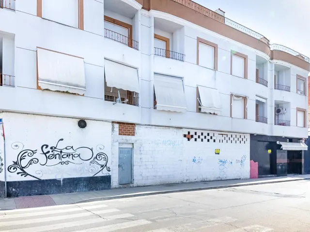 EN VENTA LOCAL COMERCIAL EN MONTIJO - foto 2