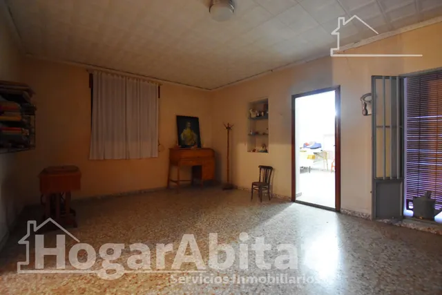 Amplia casa de pueblo con terraza, balcón y trastero — 40