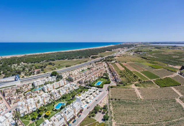 Villa independiente con piscina privada, solárium y vistas a la laguna en Moncayo — 49