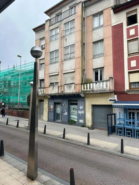 Local comercial 200m² en primera linea Torrelavega - foto 3