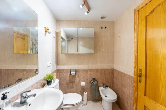 Ático Exclusivo en Roquetas de Mar con Amplia Terraza y Piscina Comunitaria — 27
