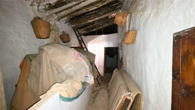 ¿Buscas espacio sin límites? 400 m2 de puro potencial en el corazón de Uleila. — 45