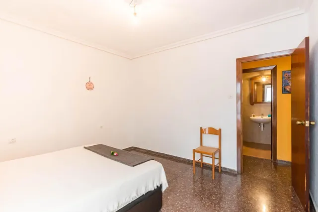 VIVIENDA CON GRAN PATIO PRIVADO FRENTE AL NUEVO HOTEL BARCELÓ 5★ — 35