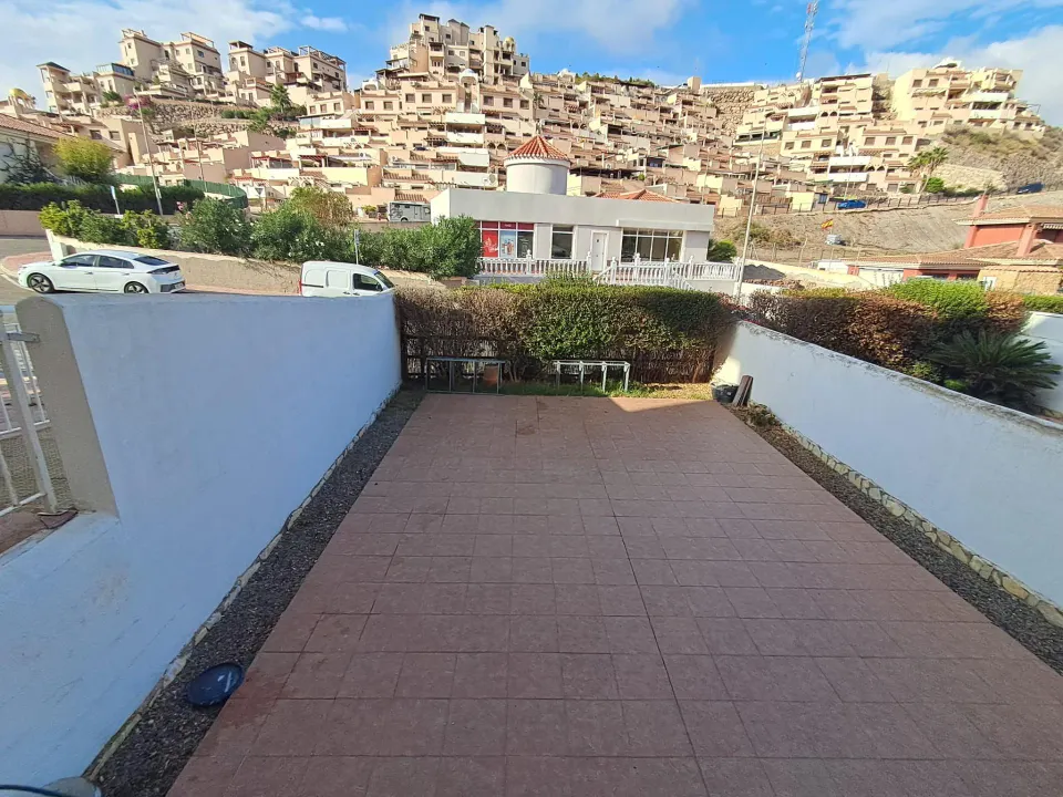 Apartamento con jardín de 40m2 en planta baja en Los Collados