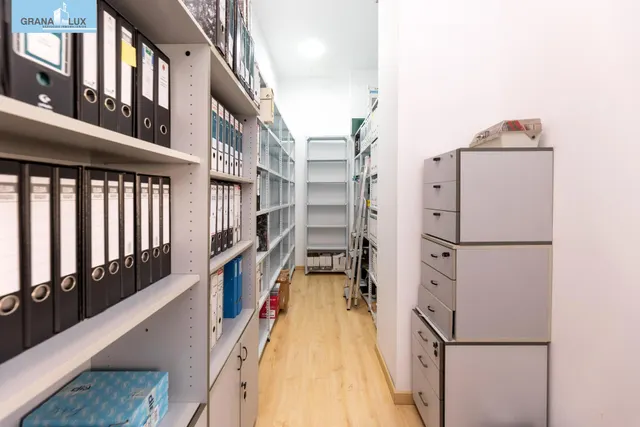 LOCAL COMERCIAL JUNTO AL CAMPUS DE LA SALUD — 14