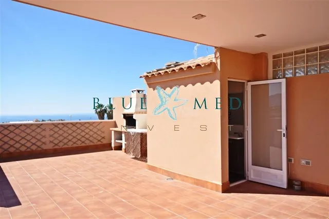 ÁTICO CON GRAN SOLÁRIUM, VISTAS AL MAR Y PISCINA EN EL ALAMI - foto 3