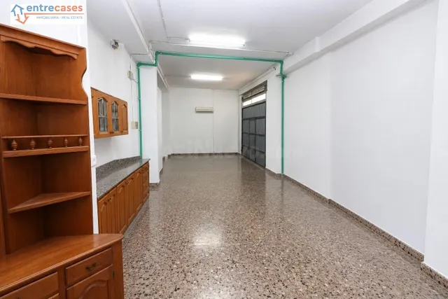LOCAL/ALMACÉN DE ESQUINA – 80 m2 – DOBLE FACHADA – POSIBLE C - foto 3