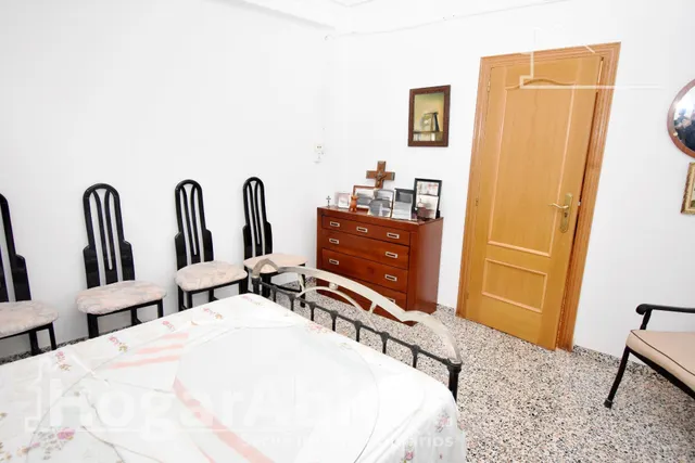 ¡UBICACIÓN IDEAL! CASA ESQUINERA Y ACOGEDORA CON TERRAZA — 18