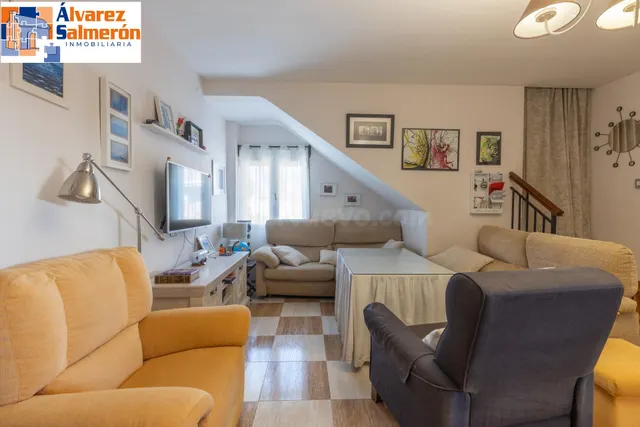 Casa en Armilla con terraza, patio y amplia cochera — 3