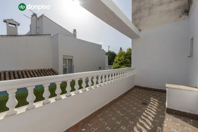 Exclusiva vivienda con piscina en la zona del Serrallo con piscina comunitaria — 32