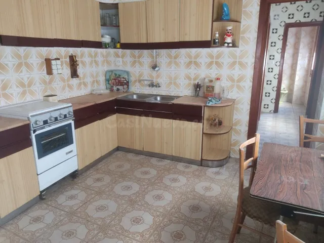 VIVIENDA DE 4 DORMITORIOS CON PATIO DE 200 METROS - foto 4