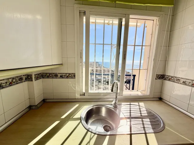 Ático dúplex de dos dormitorios con vistas al mar en Benalmádena, Costa del Sol — 12