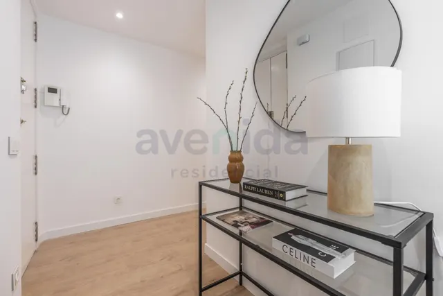 Elegante vivienda reformada de 3 dormitorios en Calle Bailén — 34