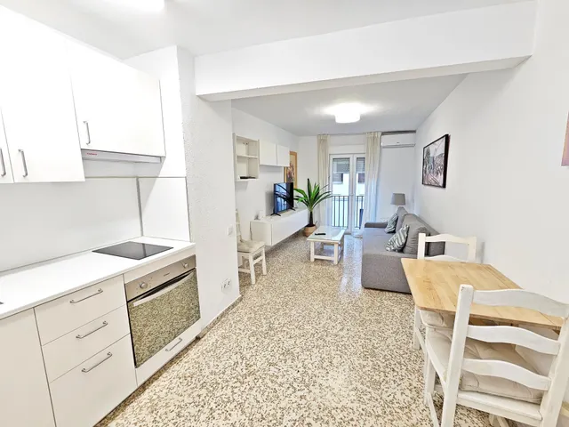 Estupendo apartamento con LICENCIA TURISTICA junto a La Campana — 9