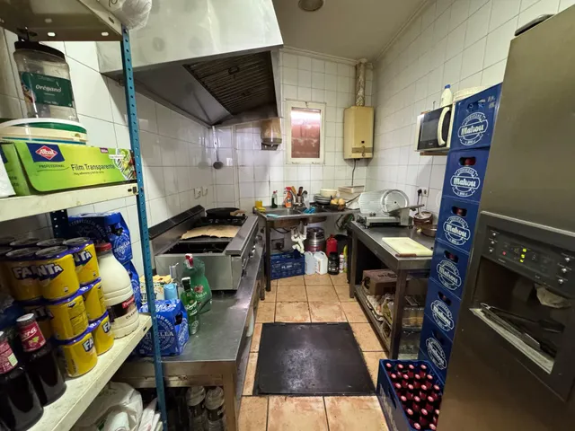 Se vende bar en funcionamiento – 58 m2 – Excelente ubicación frente a centro de salud — 10