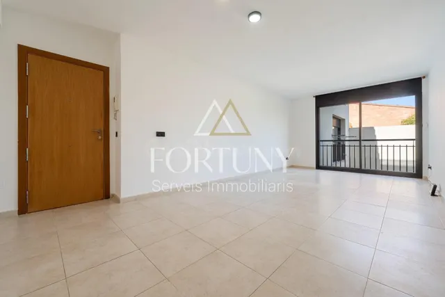 Piso en venta en calle Guillem de Jorba, Montbrio del camp. - foto 2