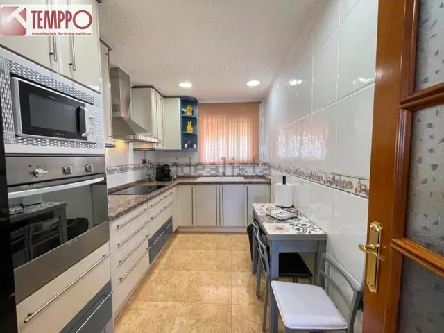 Chalet independiente con piscina privada, 5 dormitorios y placas solares en parcela de 450 m2 — 8