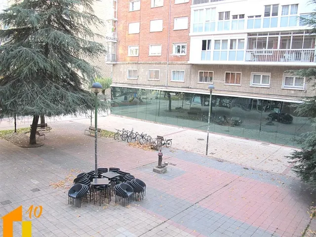Vivienda en Avd. Arlanzón, zona Hacienda. — 15