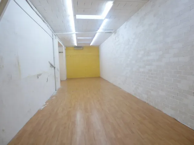 LOCAL COMERCIAL EN ALQUILER EN PLENO CENTRO DE MANRESA — 5