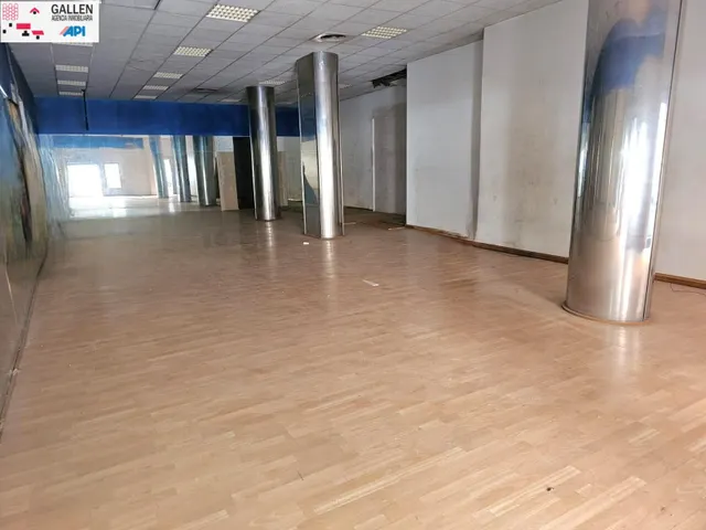 LOCAL COMERCIAL MUY AMPLIO EN ZONA AVENIDA ALMAZORA — 5