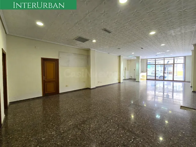 Amplio Bajo Comercial con 178 m2 en alquiler en Llíria – Zon